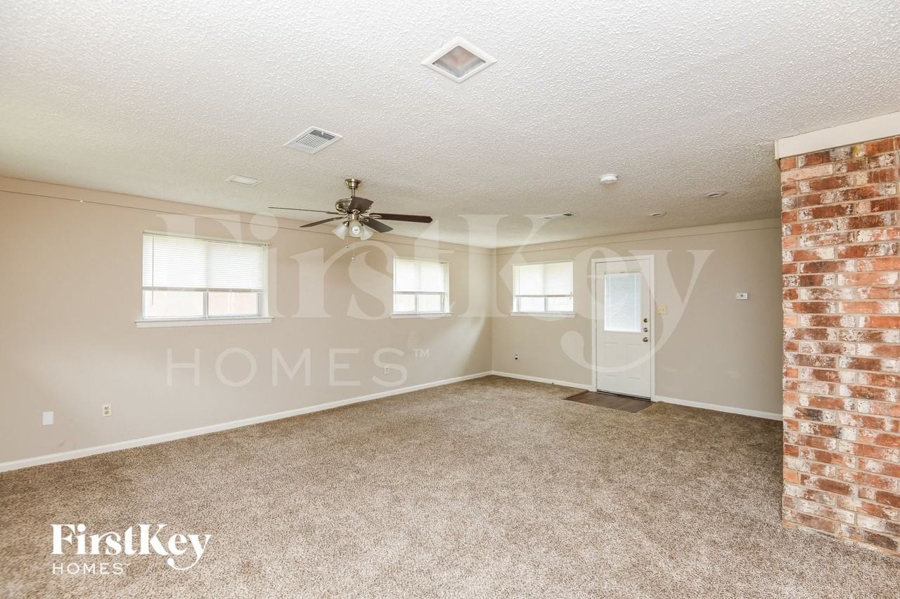 2100 Cedar Ct - Photo 3 of 15