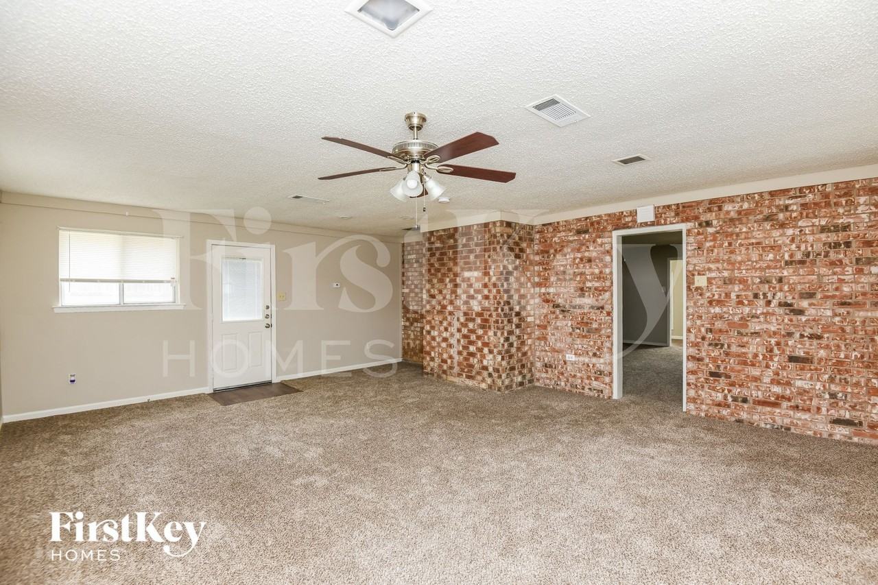 2100 Cedar Ct - Photo 4 of 15