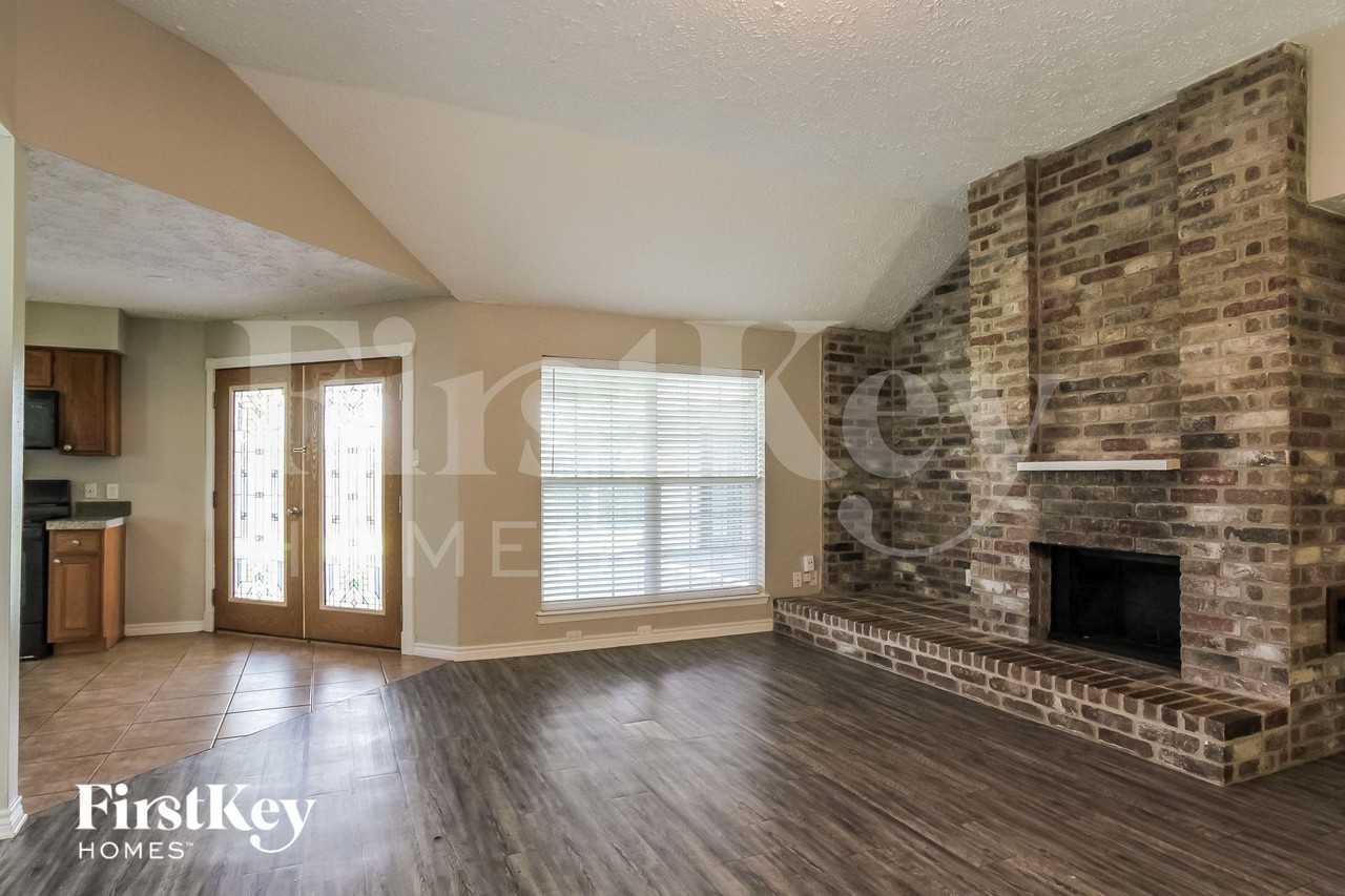 1801 Whitebriar Dr - Photo 3 of 15