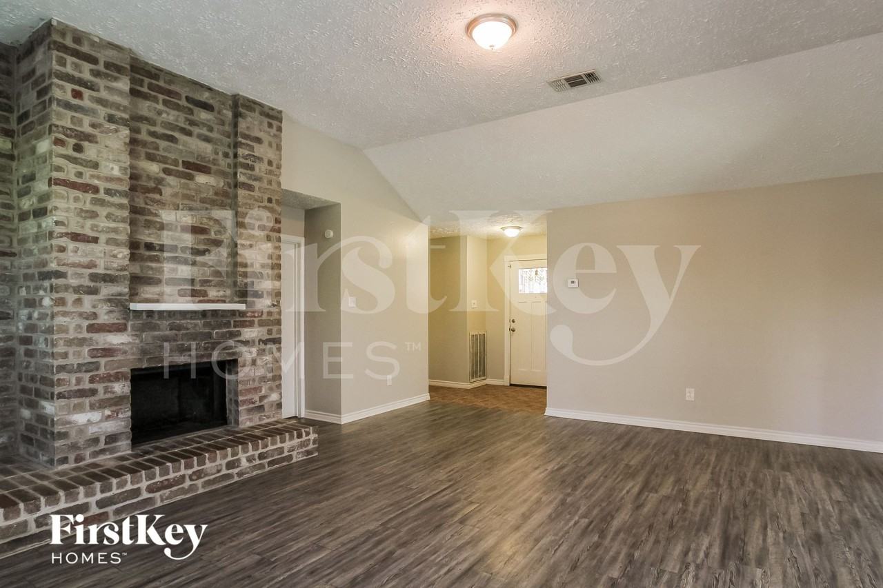 1801 Whitebriar Dr - Photo 4 of 15