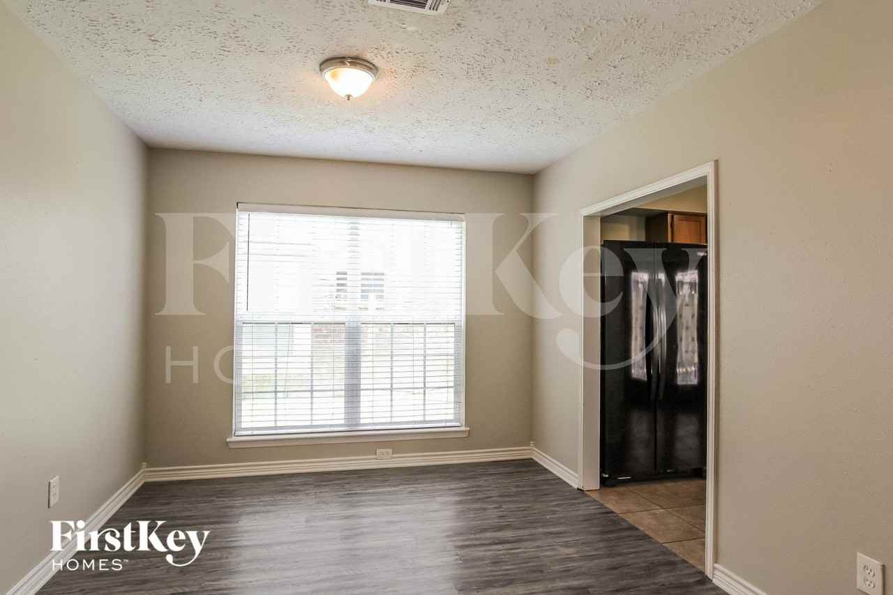 1801 Whitebriar Dr - Photo 5 of 15