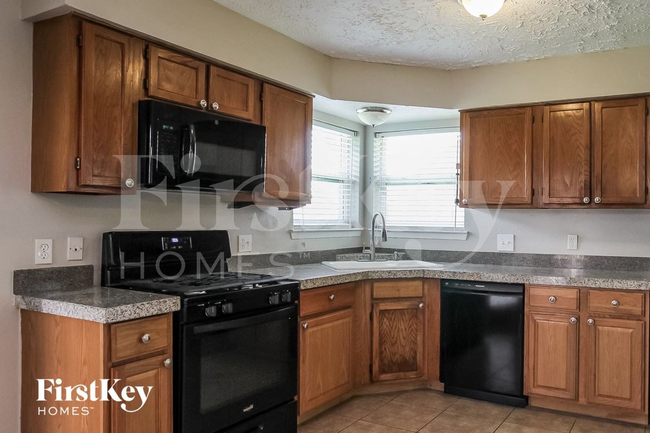 1801 Whitebriar Dr - Photo 6 of 15