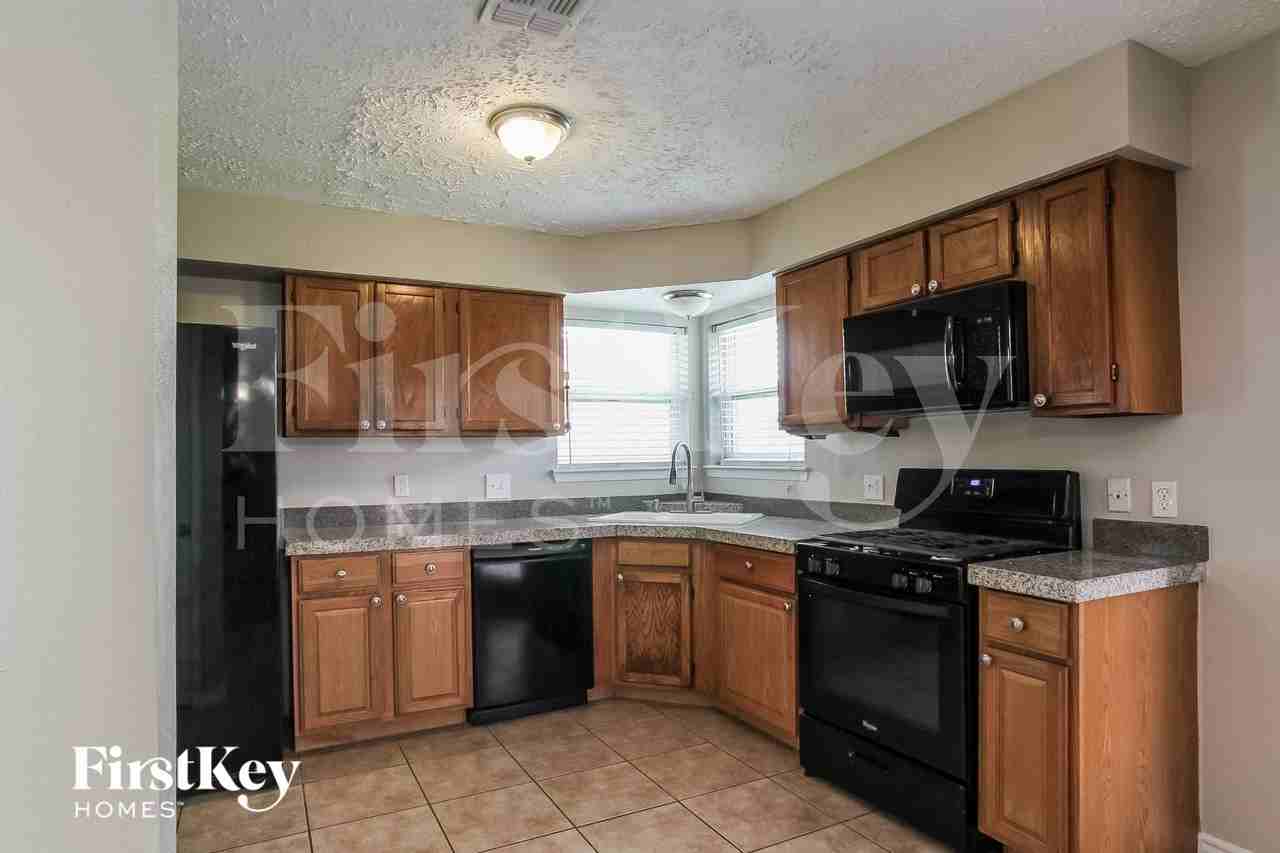 1801 Whitebriar Dr - Photo 7 of 15