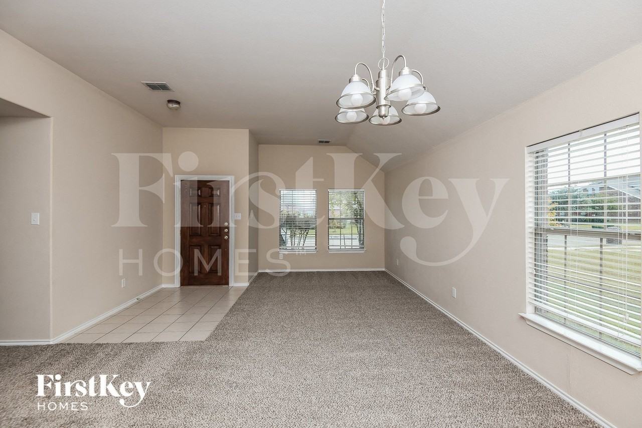 1517 Brandon Dr - Photo 2 of 15