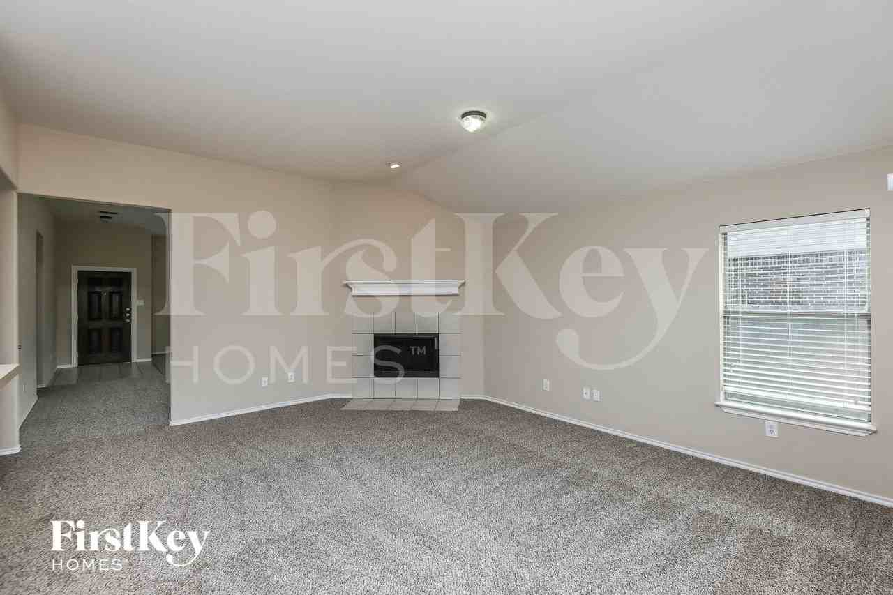 1517 Brandon Dr - Photo 3 of 15