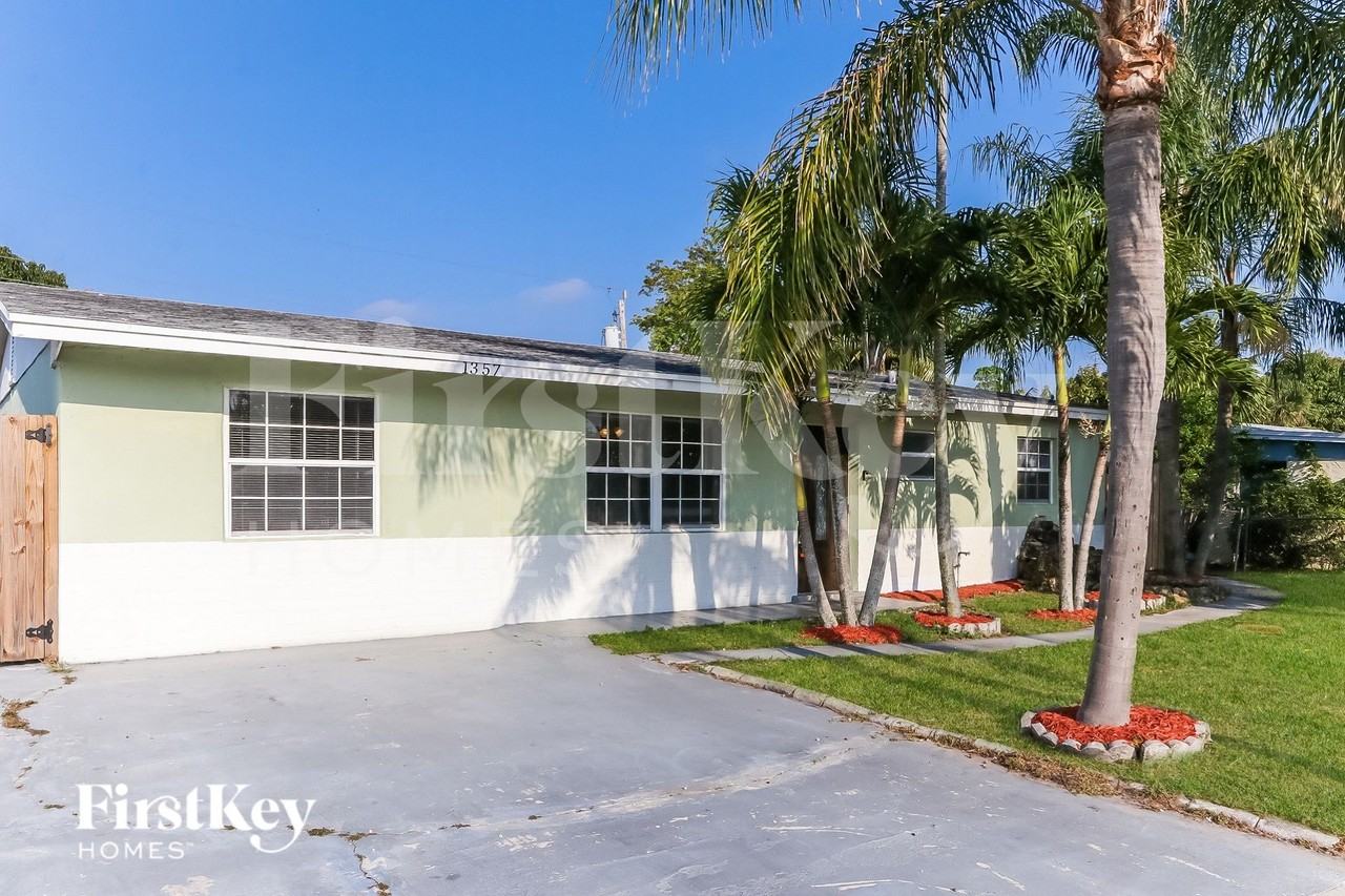 1357 Drexel Rd - Photo 2 of 16