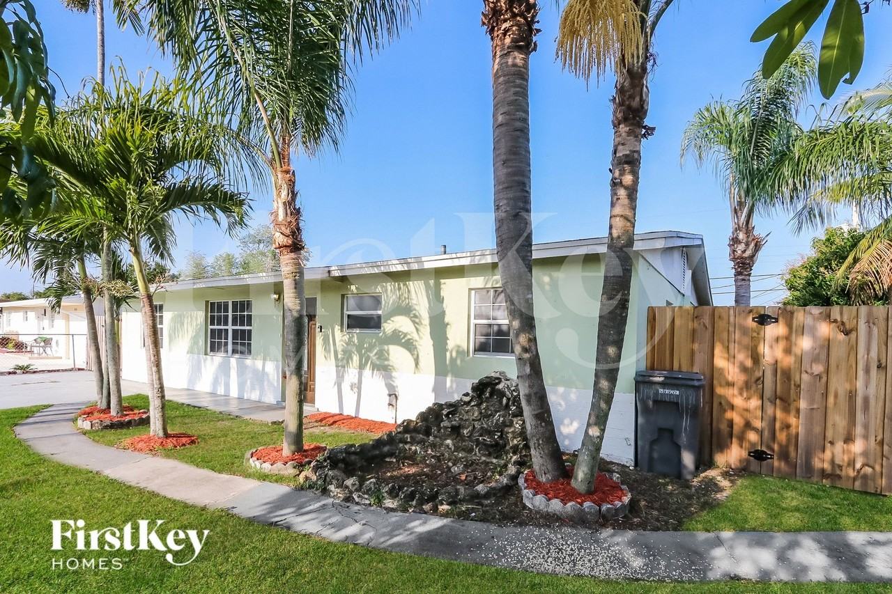 1357 Drexel Rd - Photo 3 of 16