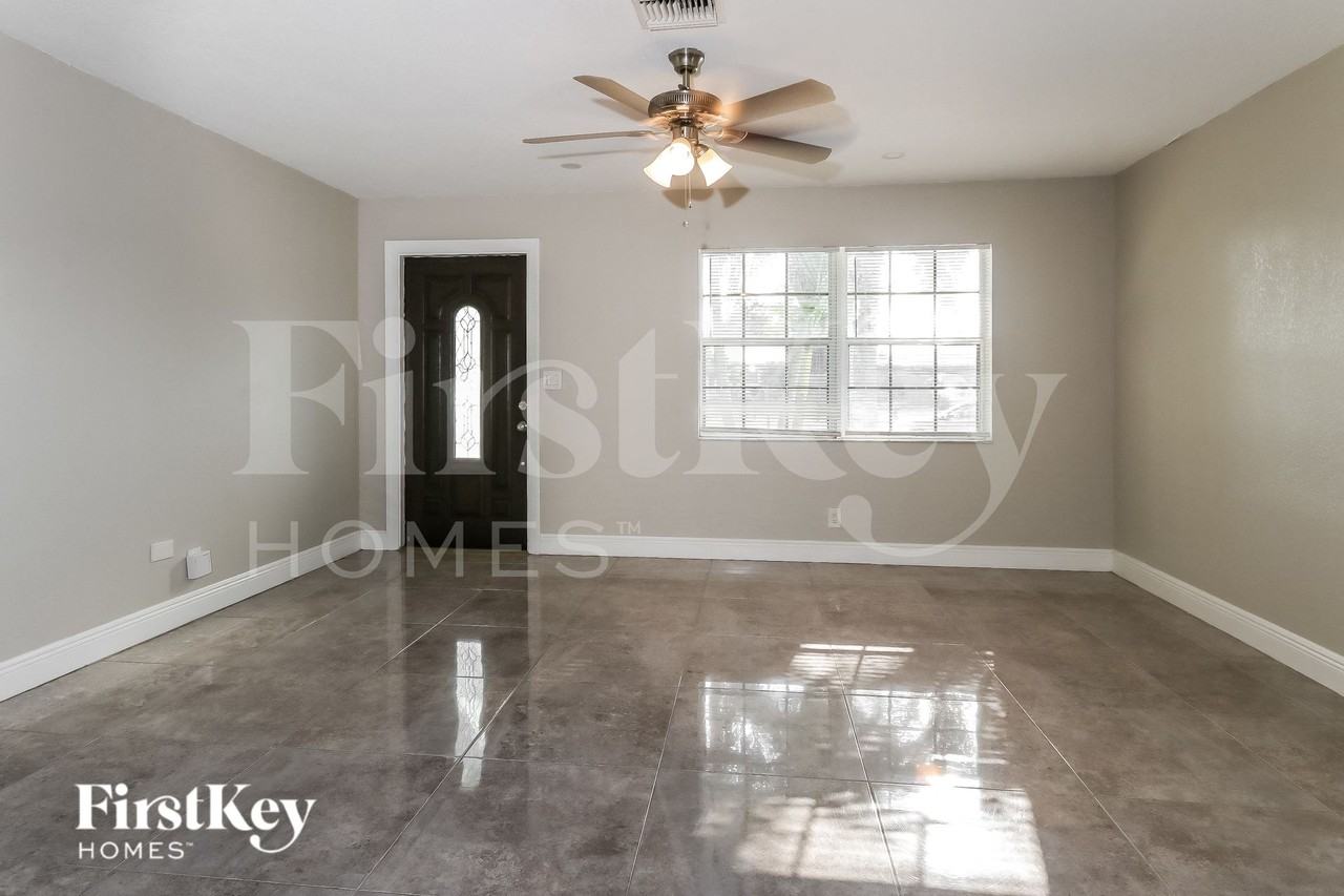 1357 Drexel Rd - Photo 4 of 16