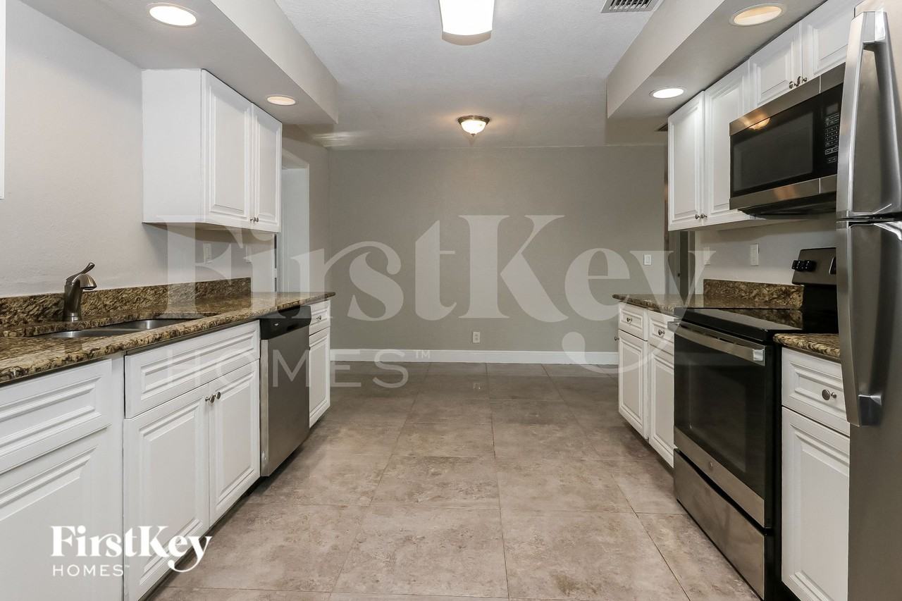 1357 Drexel Rd - Photo 6 of 16