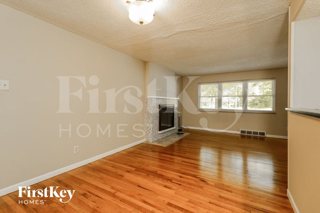 13420 Old Jamestown Rd - Photo 2 of 15