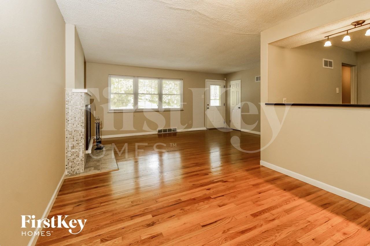 13420 Old Jamestown Rd - Photo 3 of 15