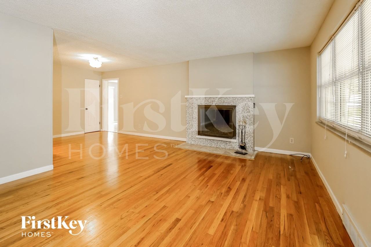 13420 Old Jamestown Rd - Photo 4 of 15