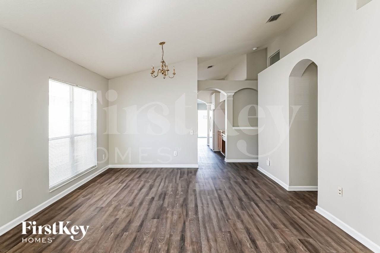 12430 Midpointe Dr - Photo 2 of 16