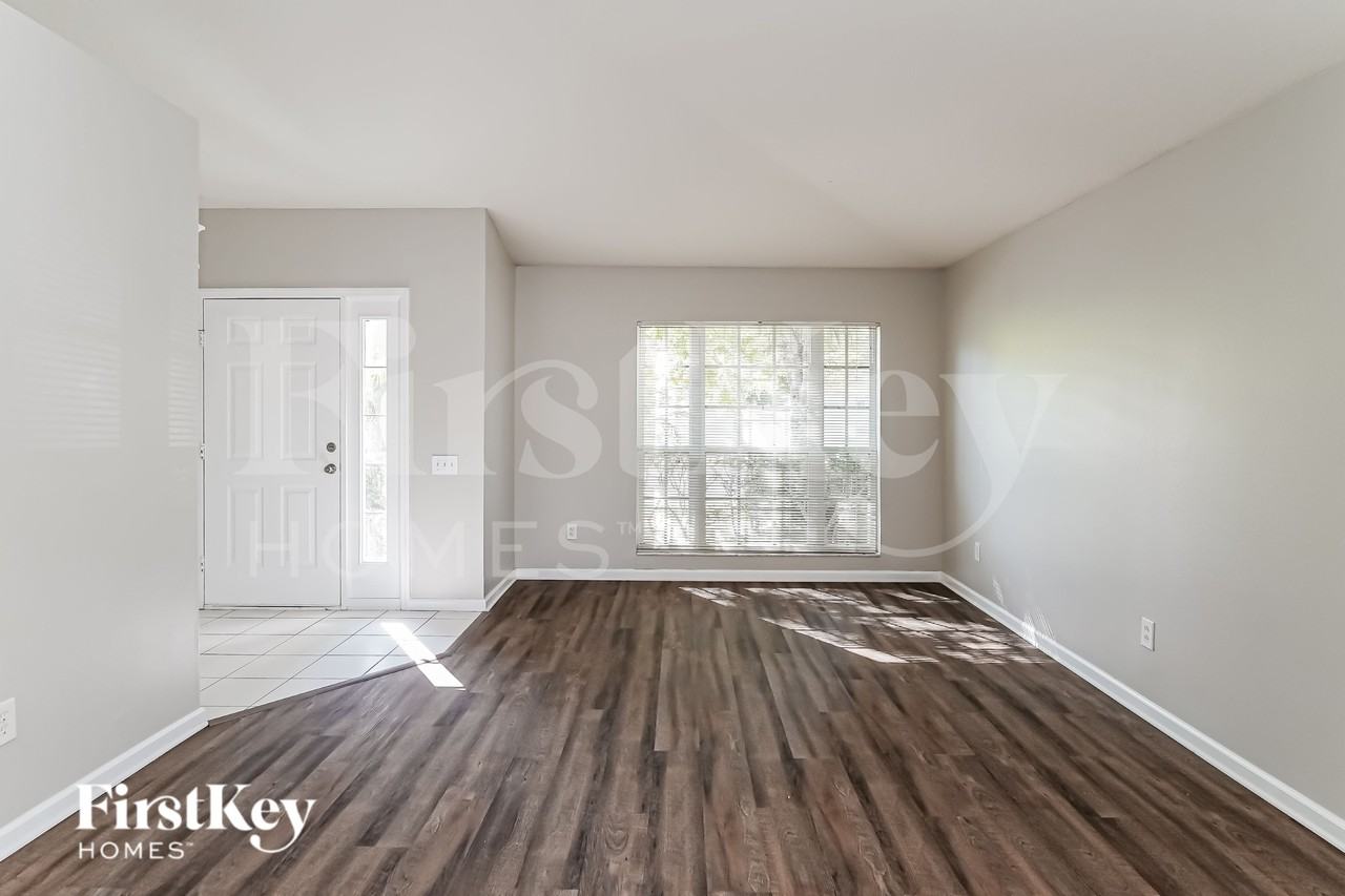 12430 Midpointe Dr - Photo 3 of 16