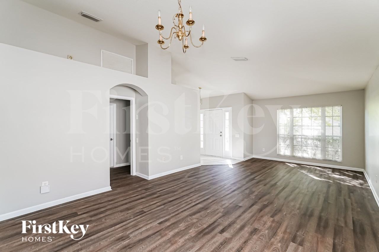 12430 Midpointe Dr - Photo 4 of 16