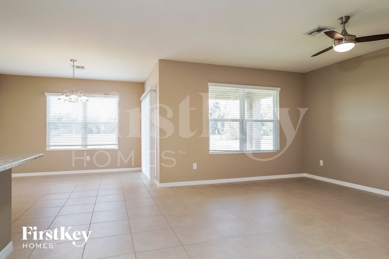 1110 Nw 24th Pl - Photo 3 of 15