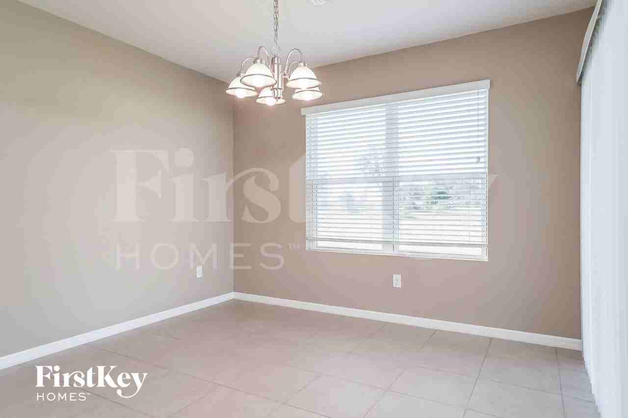 1110 Nw 24th Pl - Photo 4 of 15