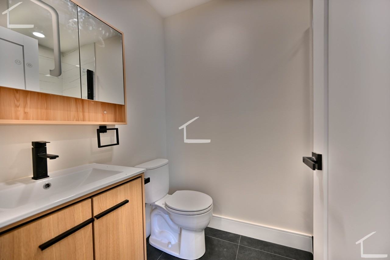 Winchester St #4 - Photo 4 of 10