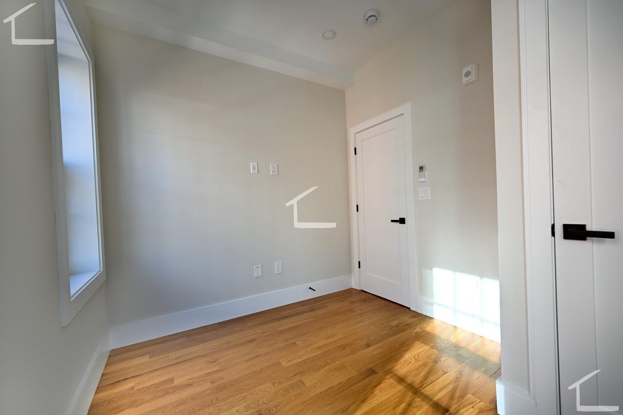 Winchester St #8 - Photo 2 of 10