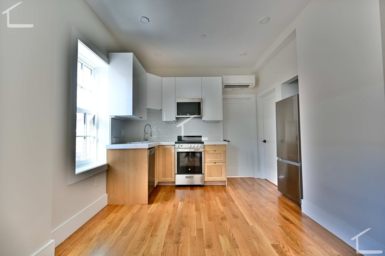 Winchester St #8 - Photo 3 of 10