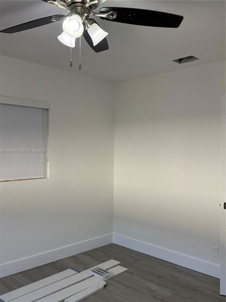 1601 Ne 158th St - Photo 7 of 8