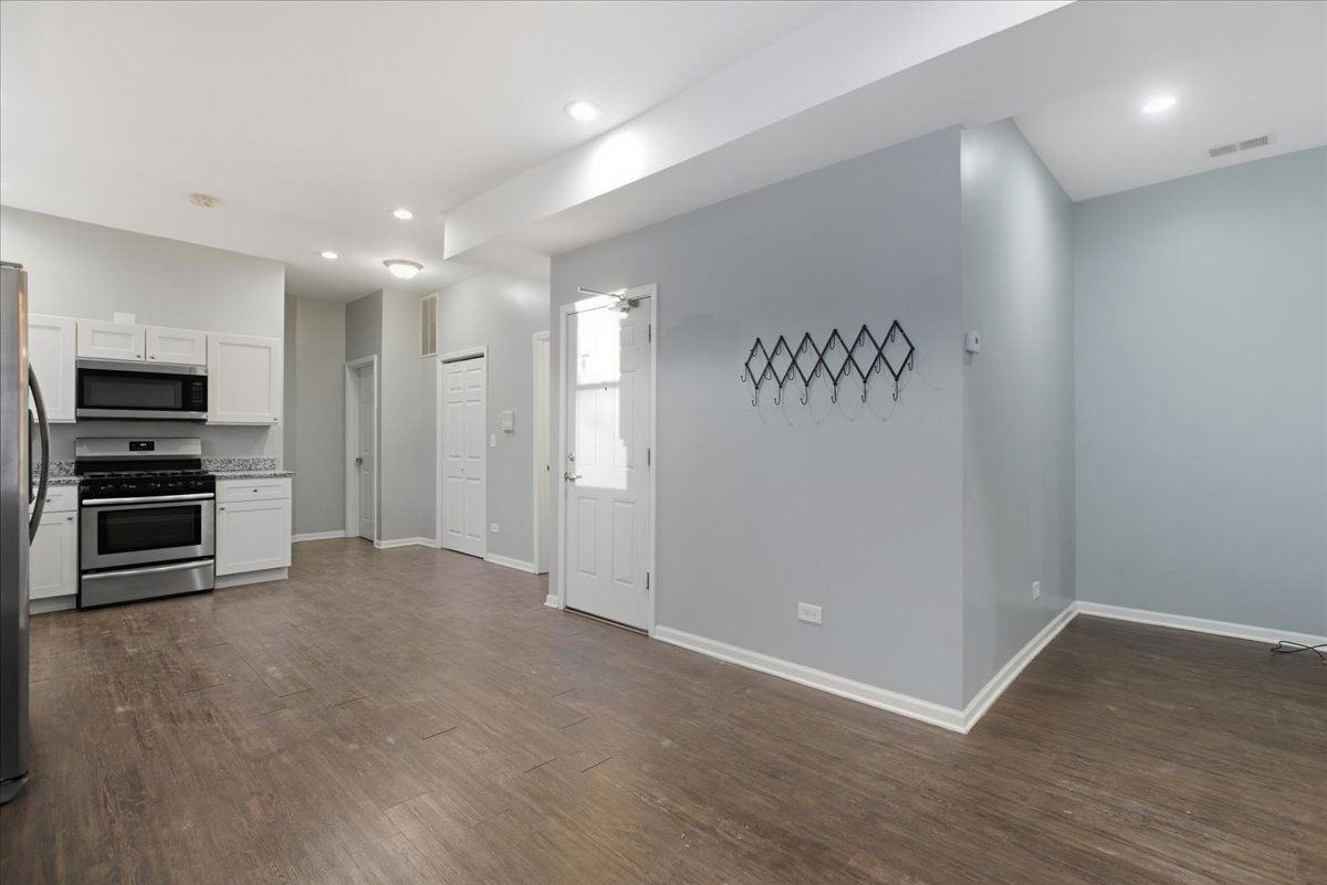 1654 W Cortland St #5F - Photo 3 of 8