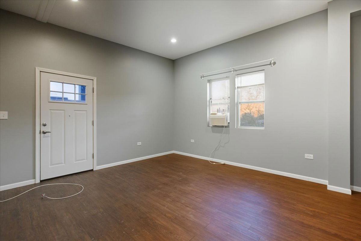 1654 W Cortland St #5F - Photo 4 of 8