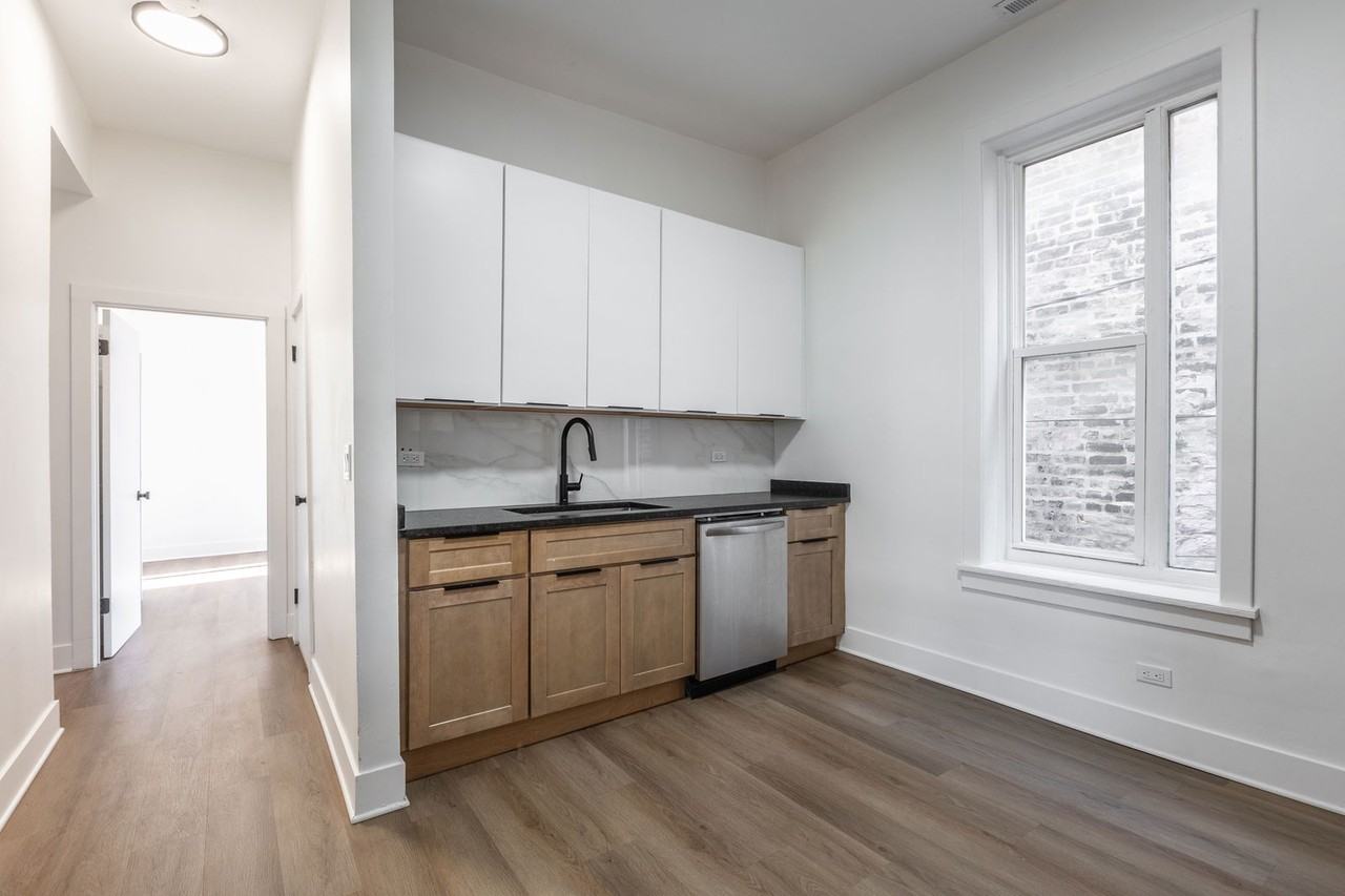 3211 W Chicago Ave #CH2 - Photo 6 of 8