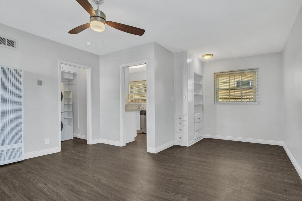 13804 Moorpark Street - Photo 3 of 10