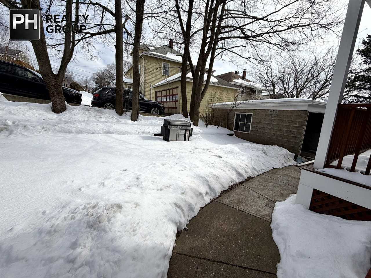 31 Oakley Rd #1 - Photo 3 of 8