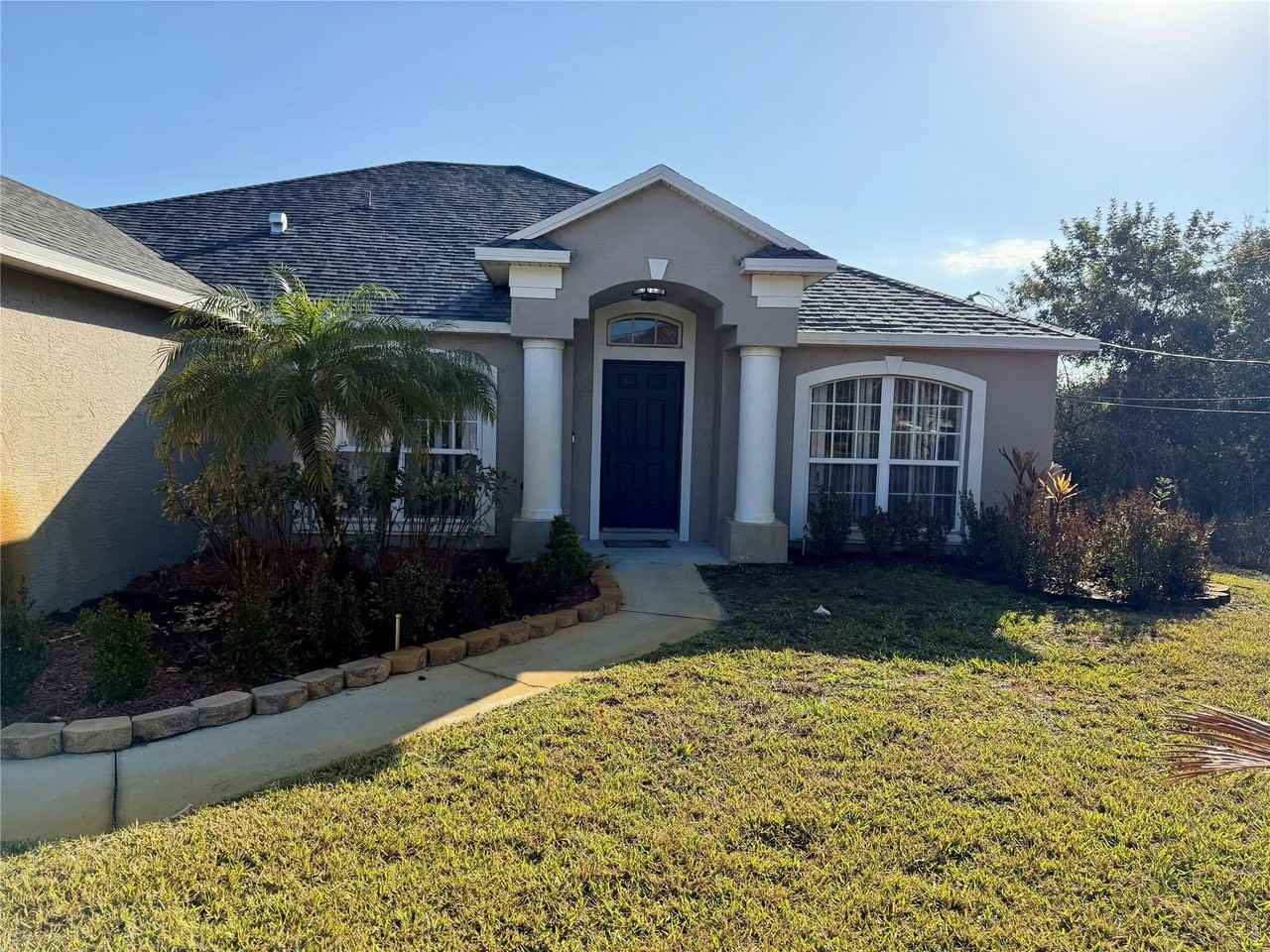 4255 Sw Daemon St - Photo 2 of 25