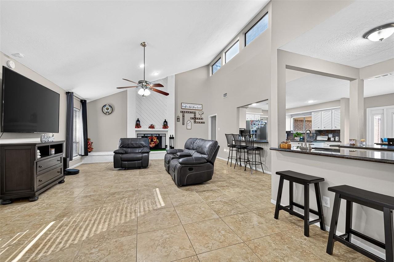 4006 Dover St - Photo 2 of 34