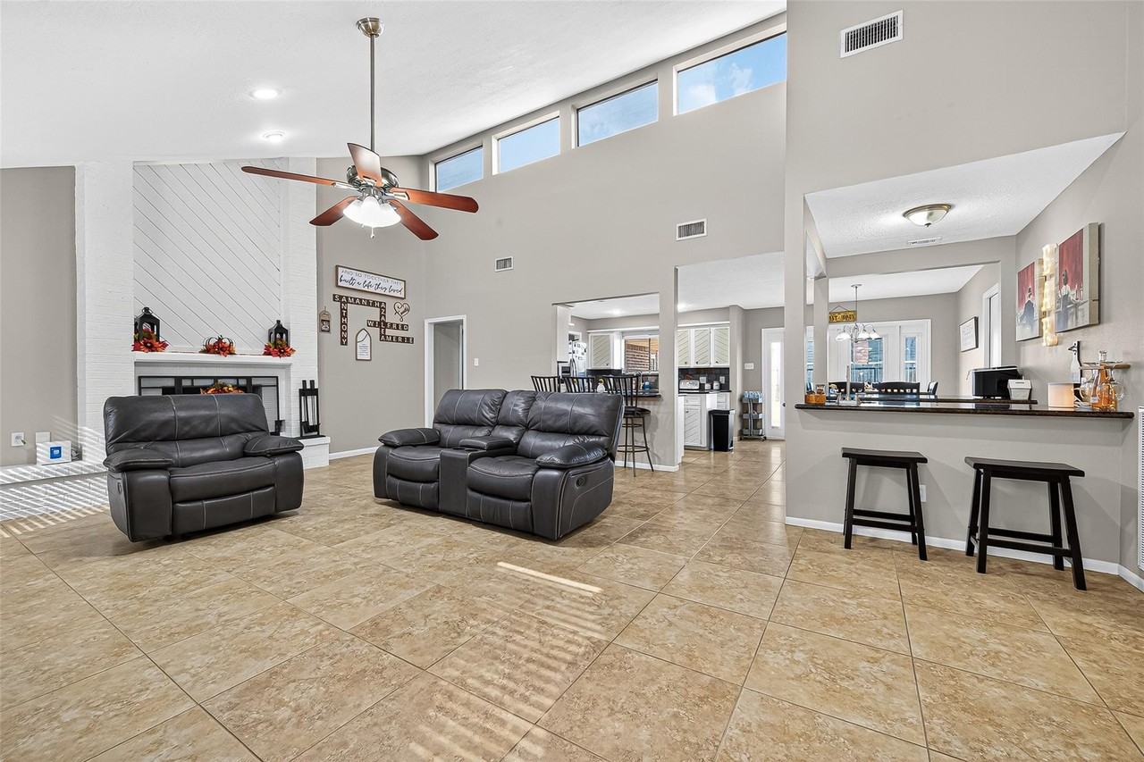 4006 Dover St - Photo 3 of 34