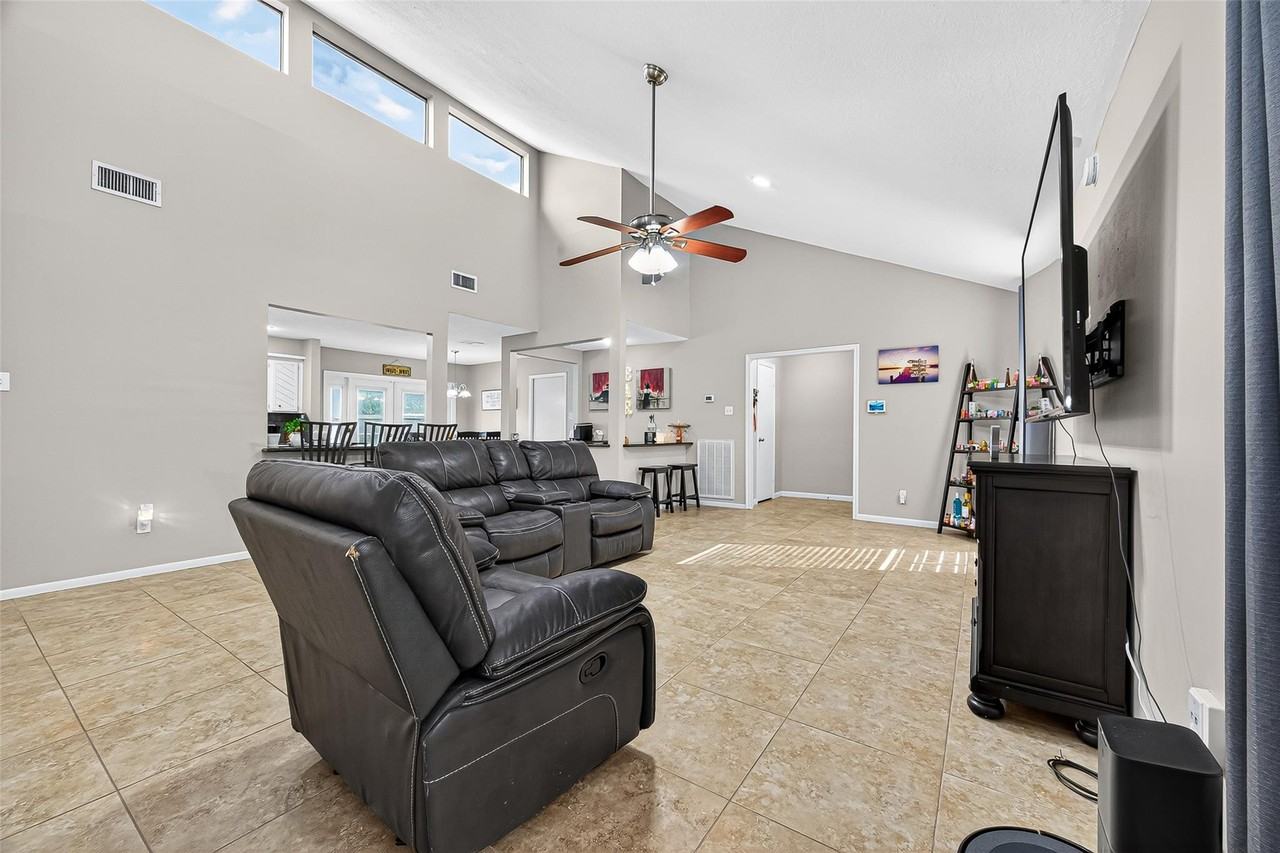 4006 Dover St - Photo 5 of 34