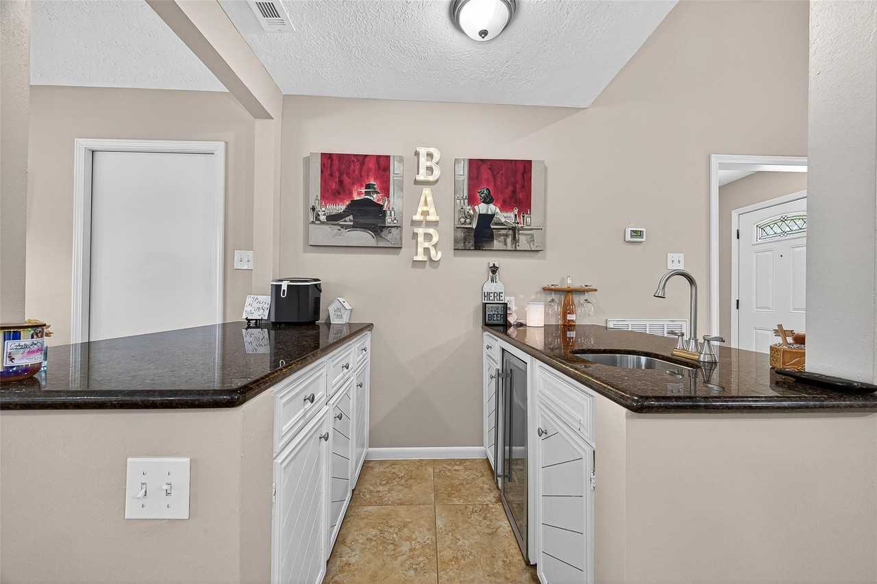 4006 Dover St - Photo 6 of 34