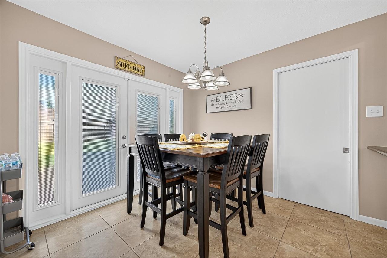 4006 Dover St - Photo 7 of 34