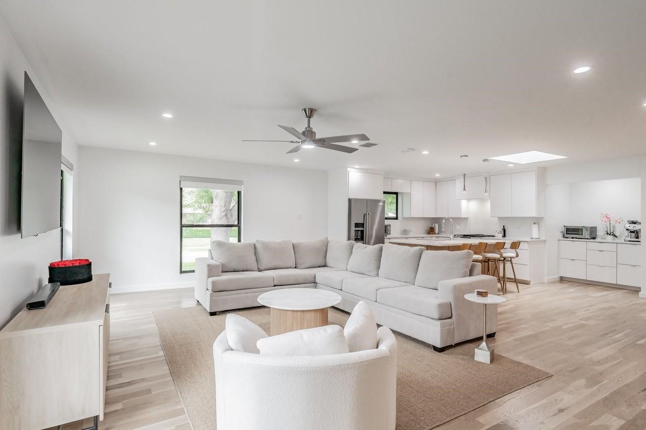 3641 Timberview Rd - Photo 5 of 29