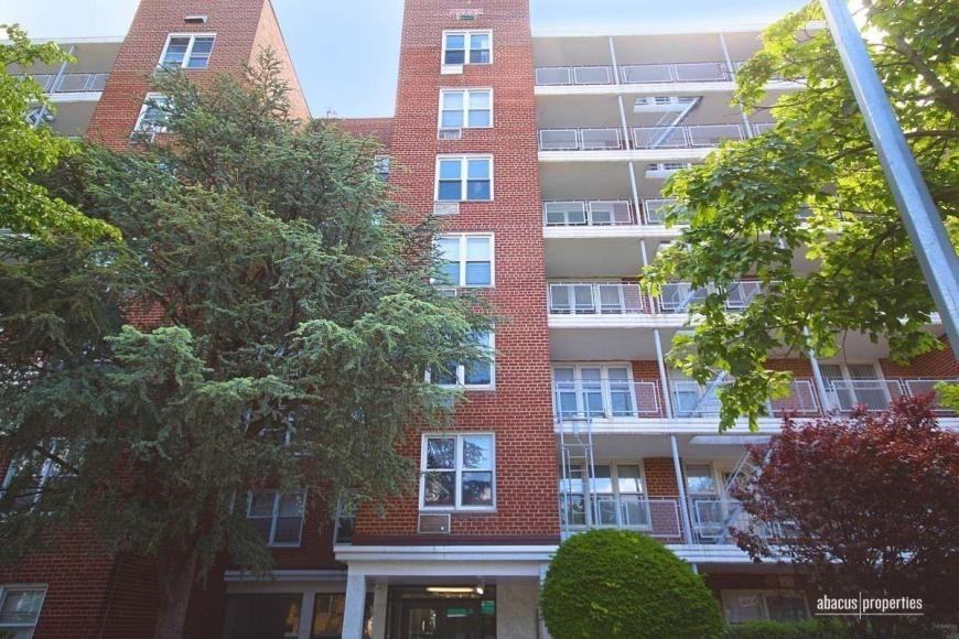 2035 E 7th St - Photo 7 of 7