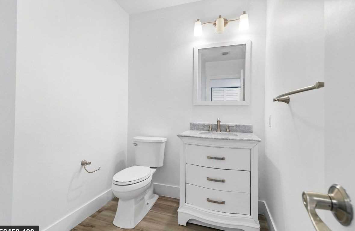 410 Evernia St ##807 - Photo 5 of 18