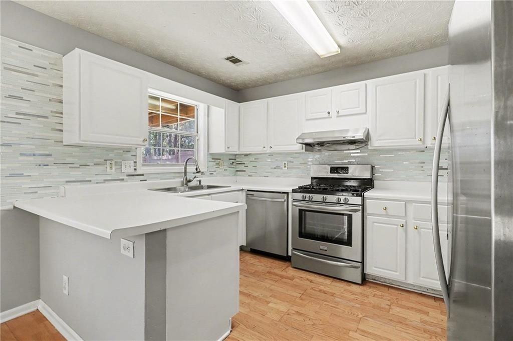 2290 Berkeley Cove Ct - Photo 2 of 30