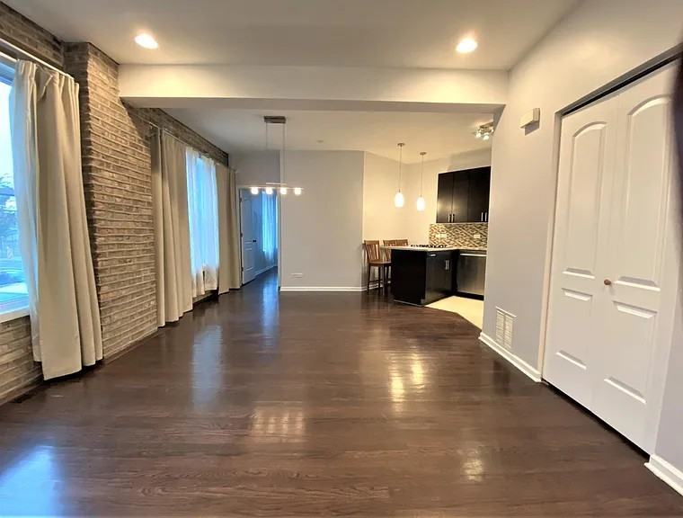 3131 N Western Ave - Photo 2 of 13