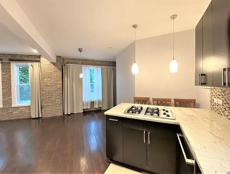 3131 N Western Ave - Photo 4 of 13