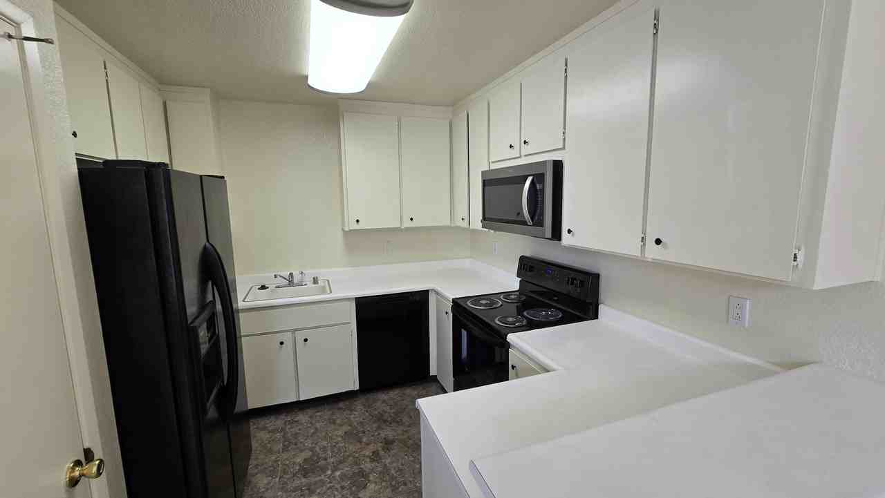 27703 Persimmon Dr - Photo 5 of 23