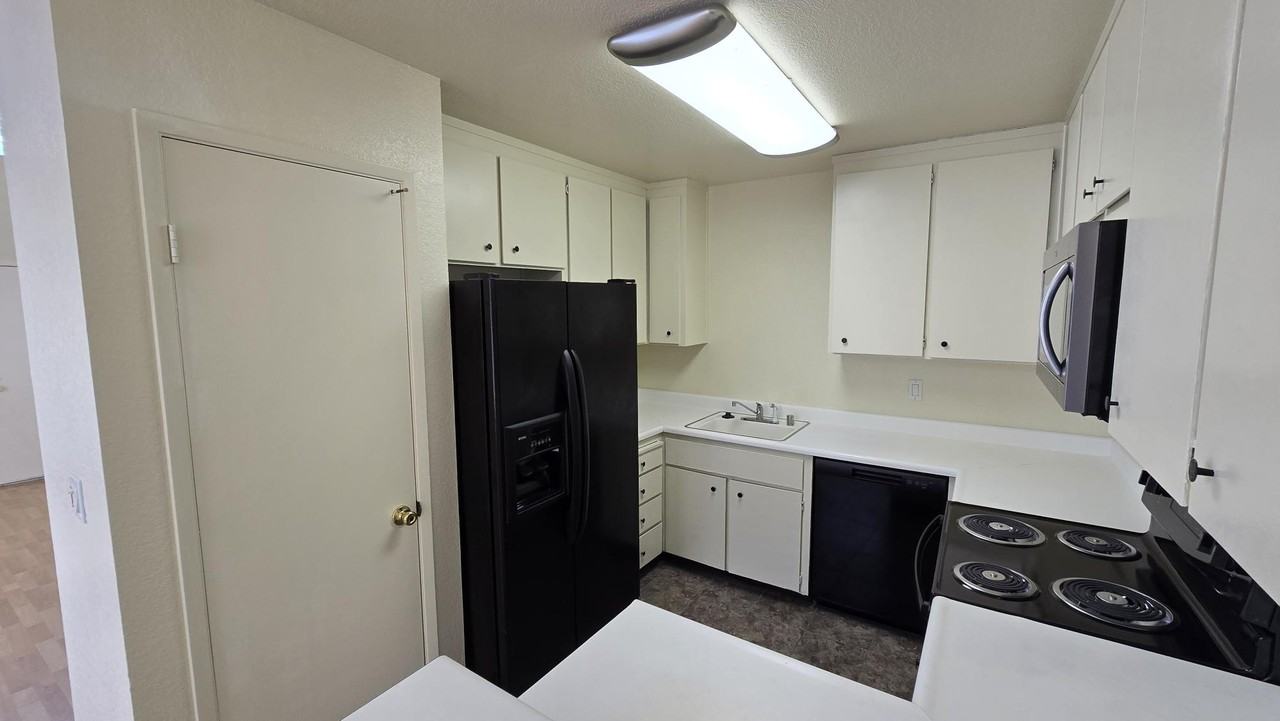 27703 Persimmon Dr - Photo 6 of 23