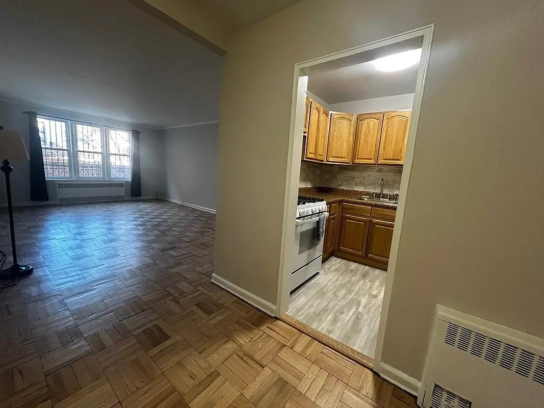 9430 Ridge Blvd #1E - Photo 4 of 11