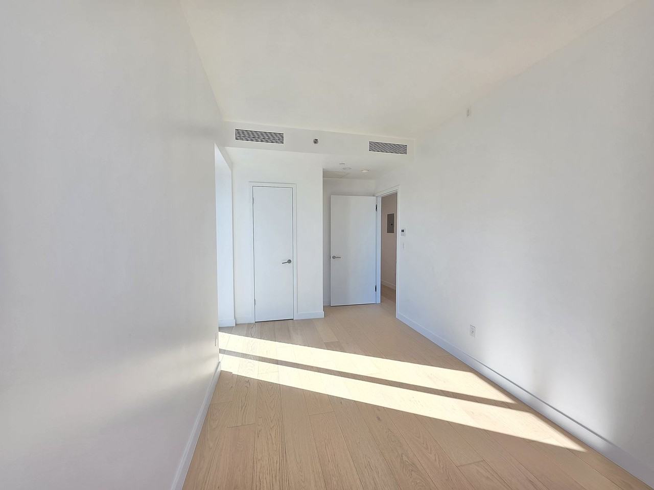 30-05 Vernon Blvd - Photo 2 of 9