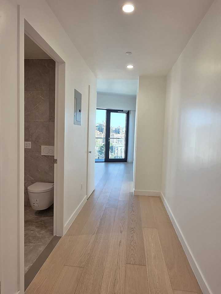 30-05 Vernon Blvd - Photo 6 of 9