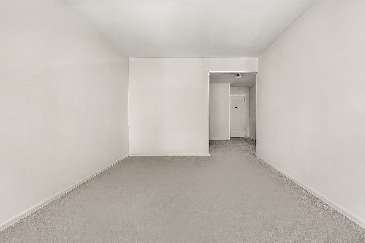 3335 81st St #2B - Photo 3 of 11