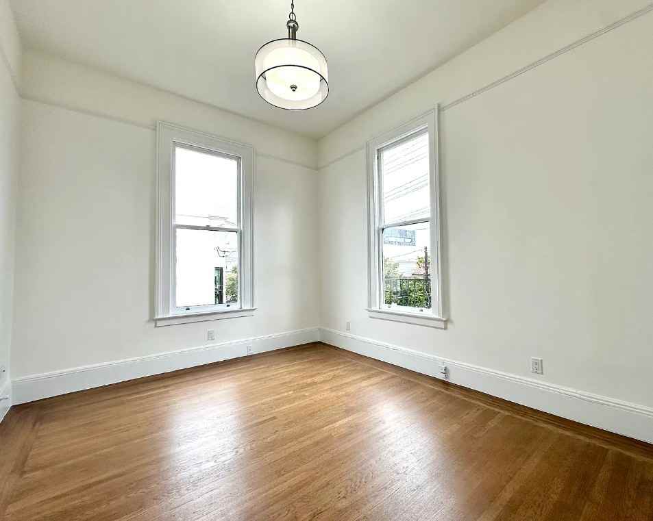 3013 Laguna St - Photo 5 of 9