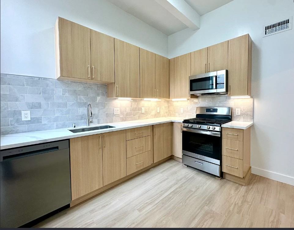 3013 Laguna St - Photo 7 of 9